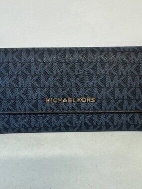 Michael Kors Jet Set Large Logo Trifold Wallet